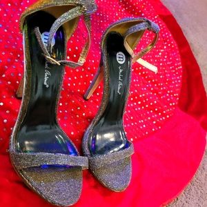 Michael Antonio. Size 7. Gold/Silver Metallic color.